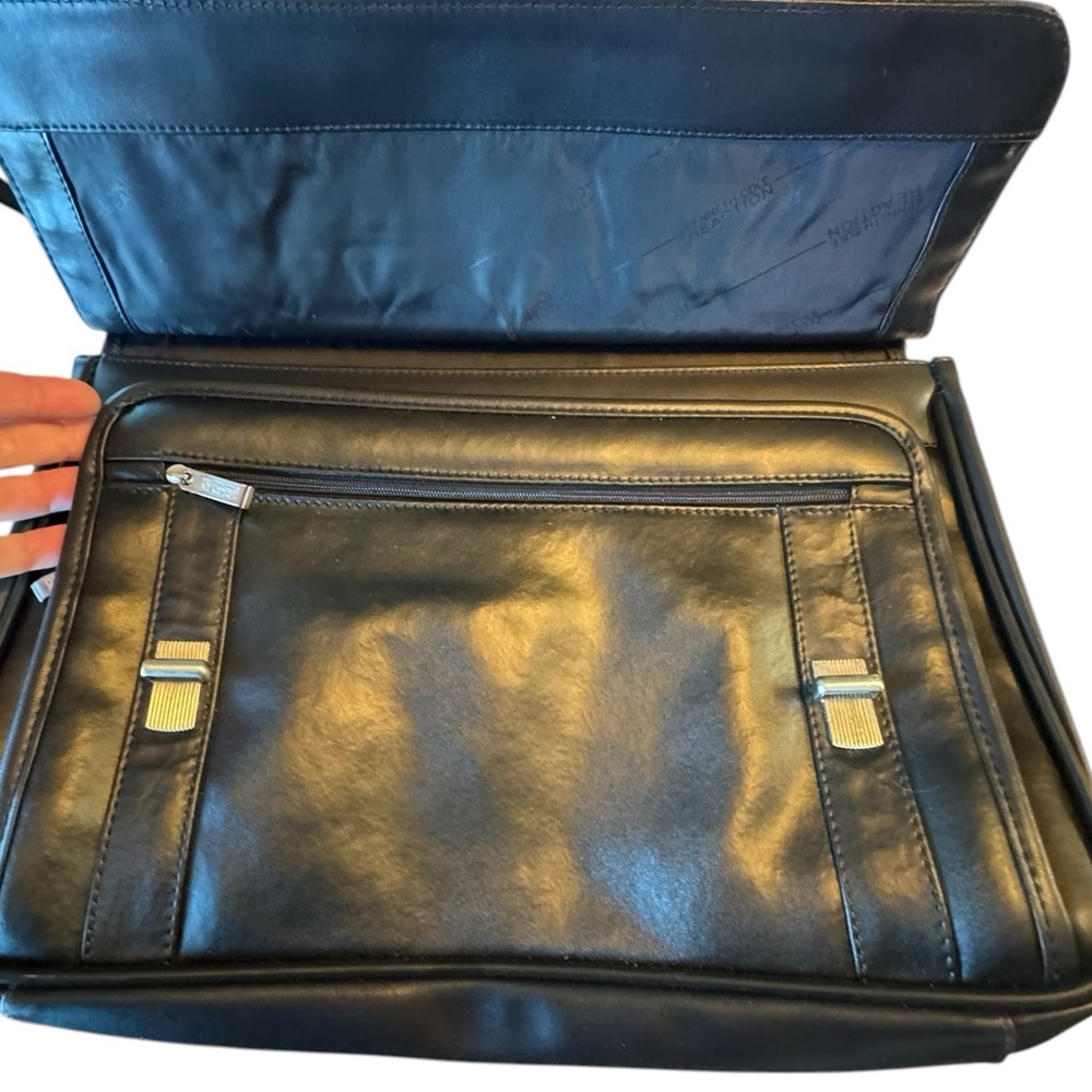 High End Kenneth Cole Reaction Men's Black Leather Briefcase Laptop Bag MINTY - Picture 9 of 16